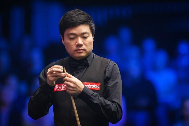 交媒体上发 交媒体上发