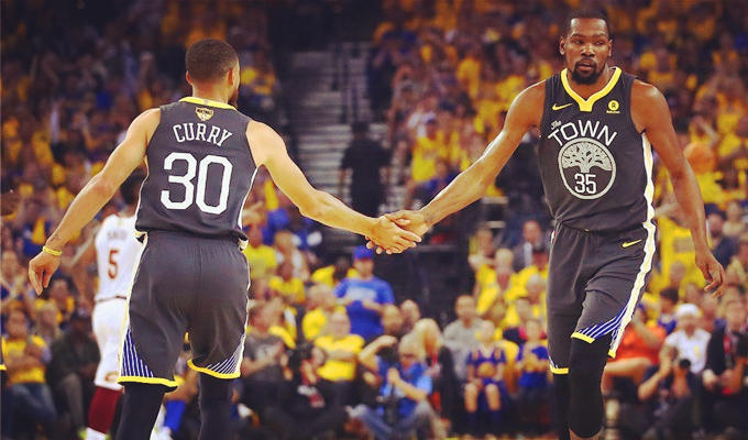 他们面前投 他们面前投