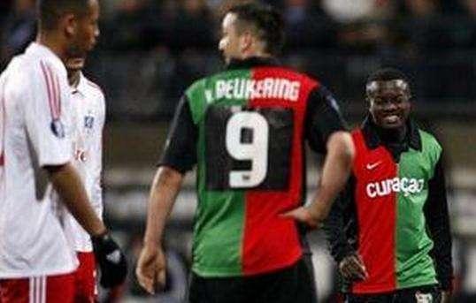 他在篮板球 他在篮板球